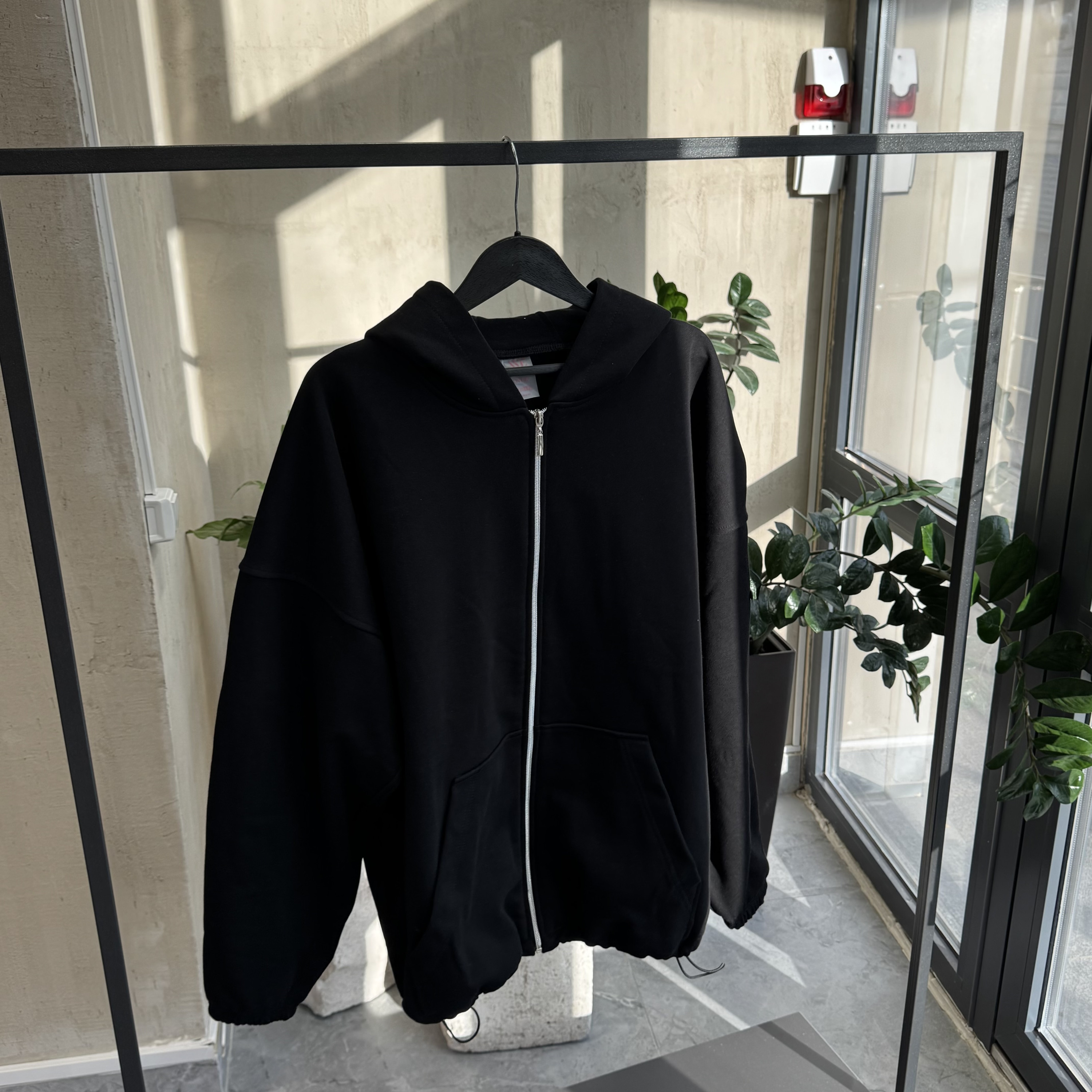 Demi-zip hoodie “black”