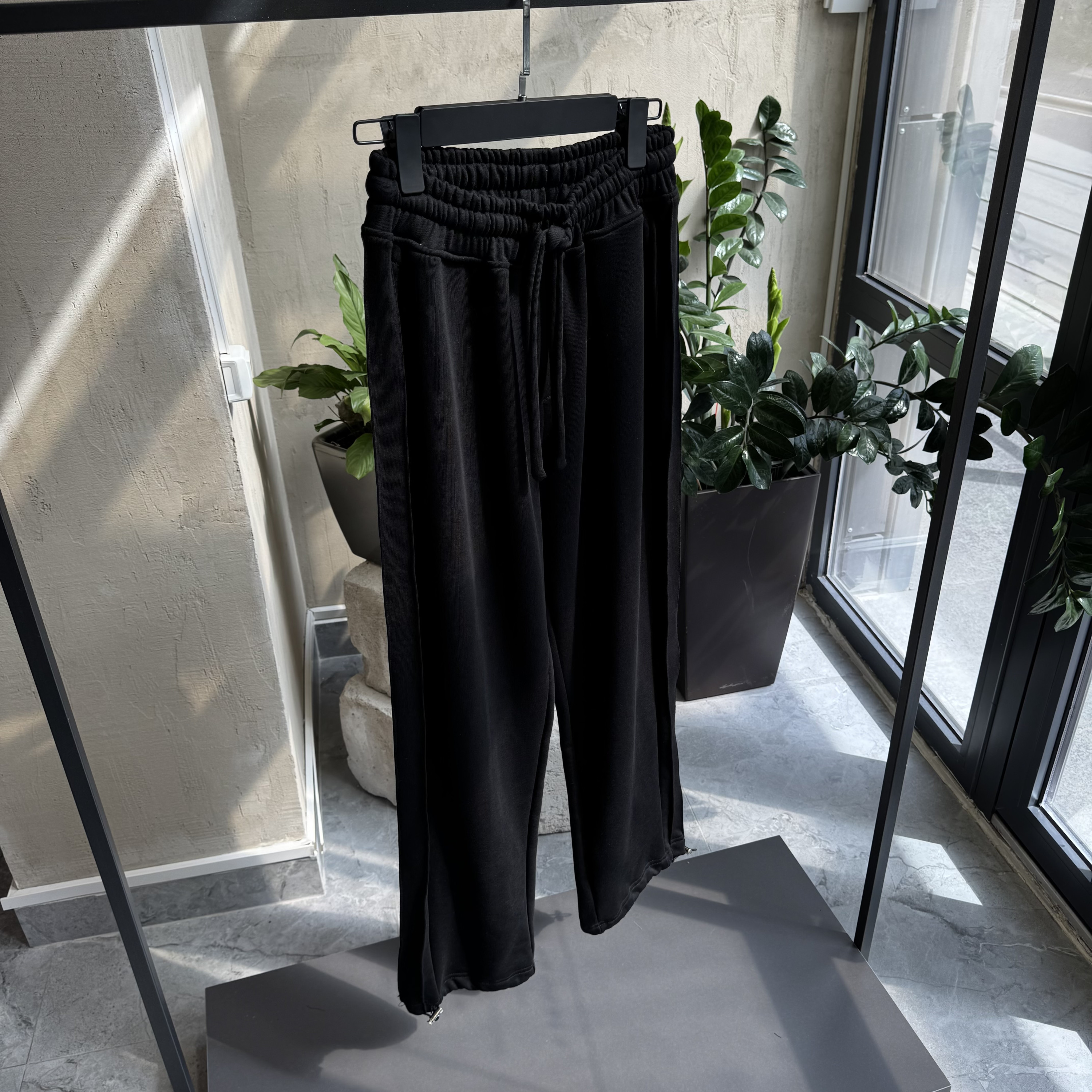 Black dune joggers