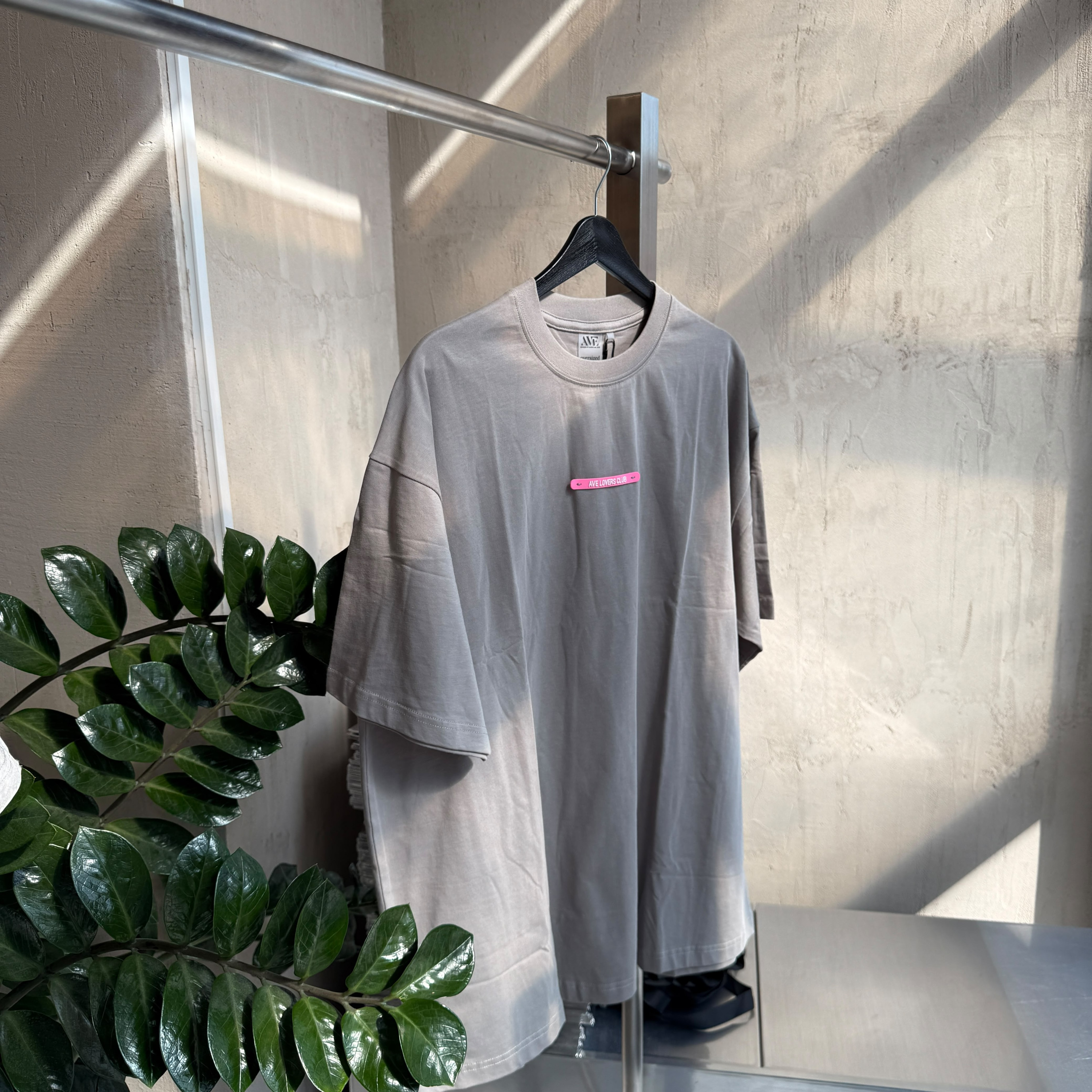 gray t-shirt