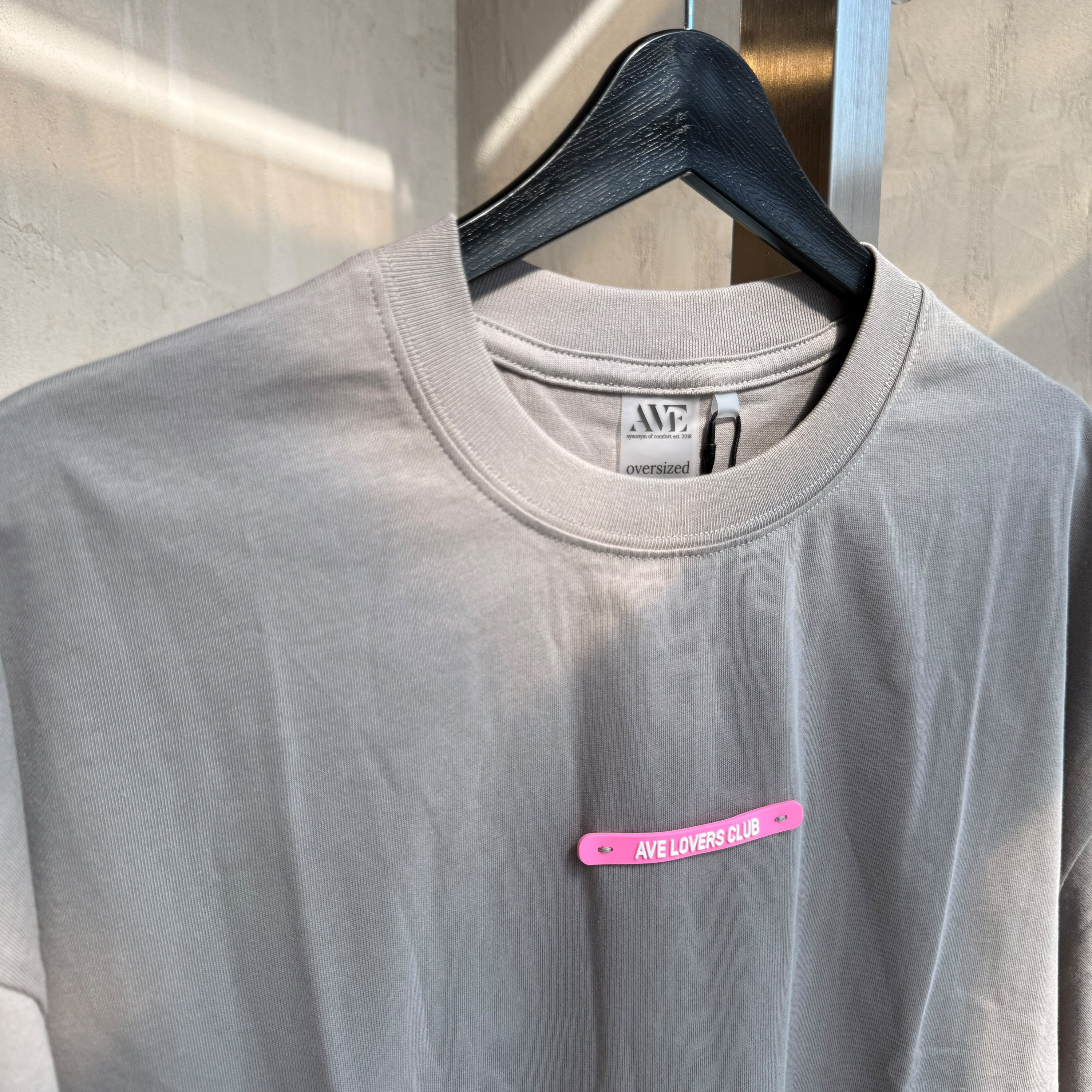gray t-shirt