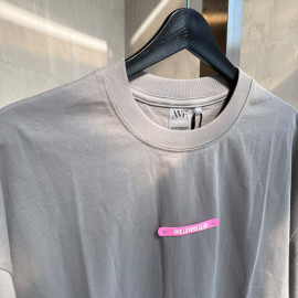 gray t-shirt