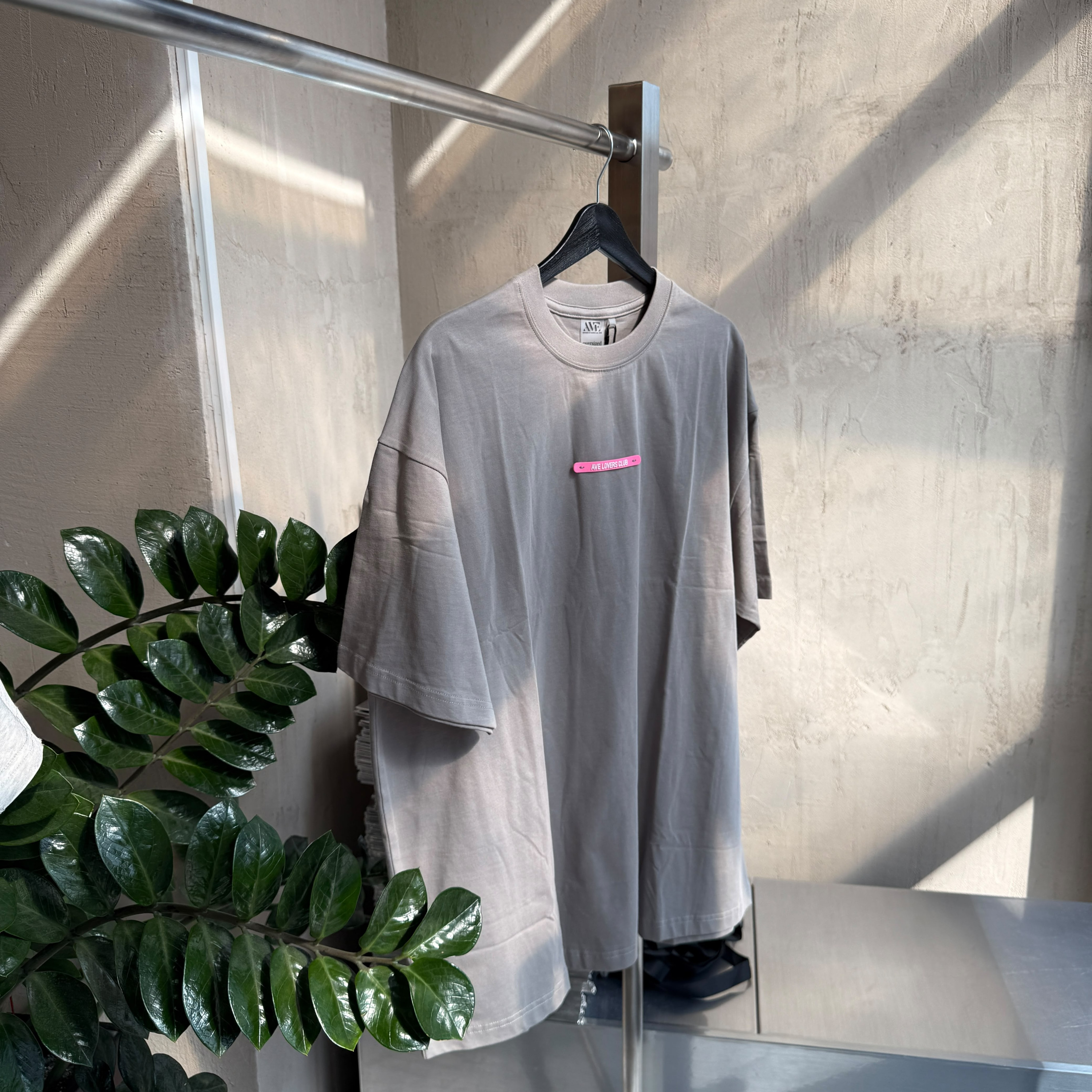 gray t-shirt