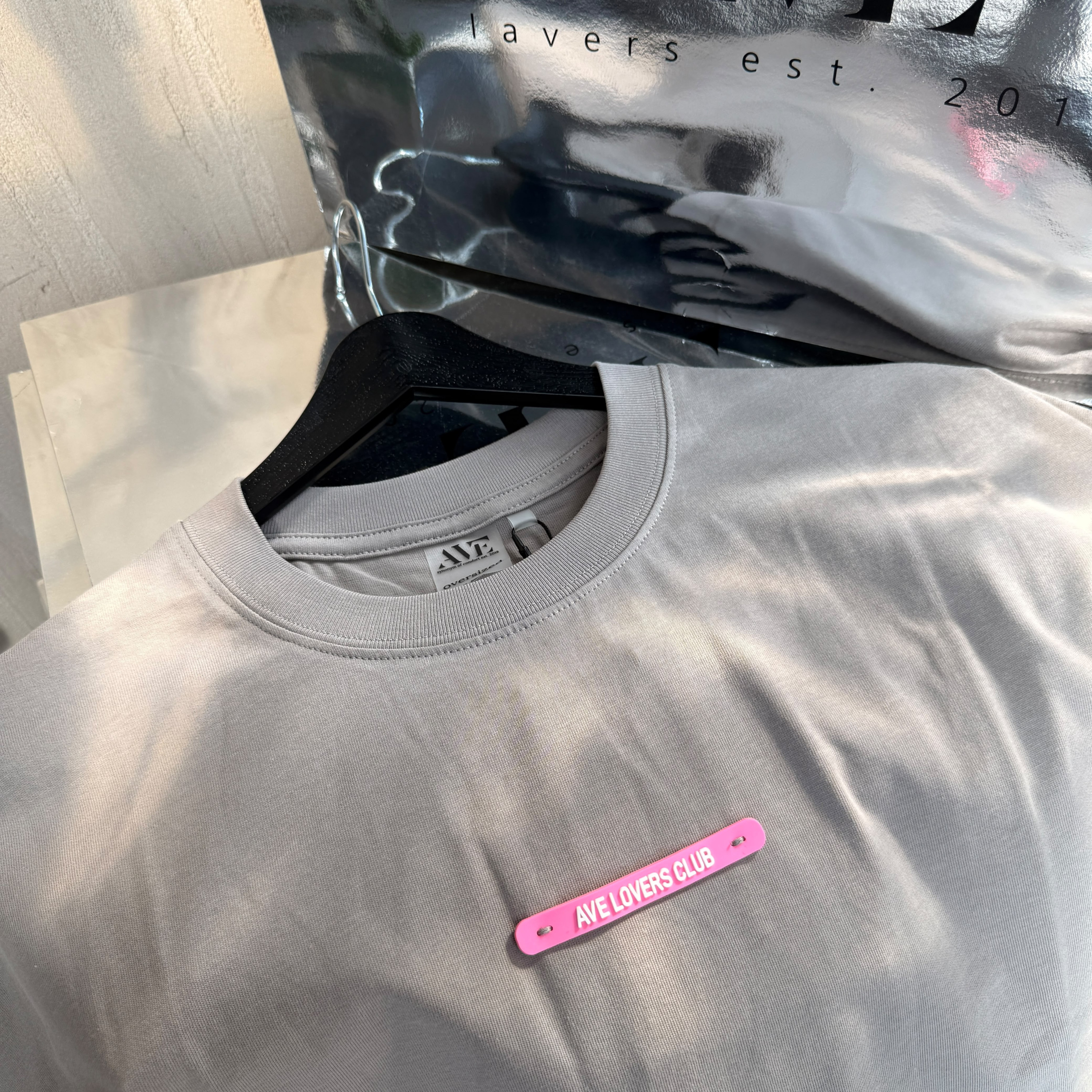 gray t-shirt