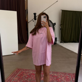 pink t-shirt