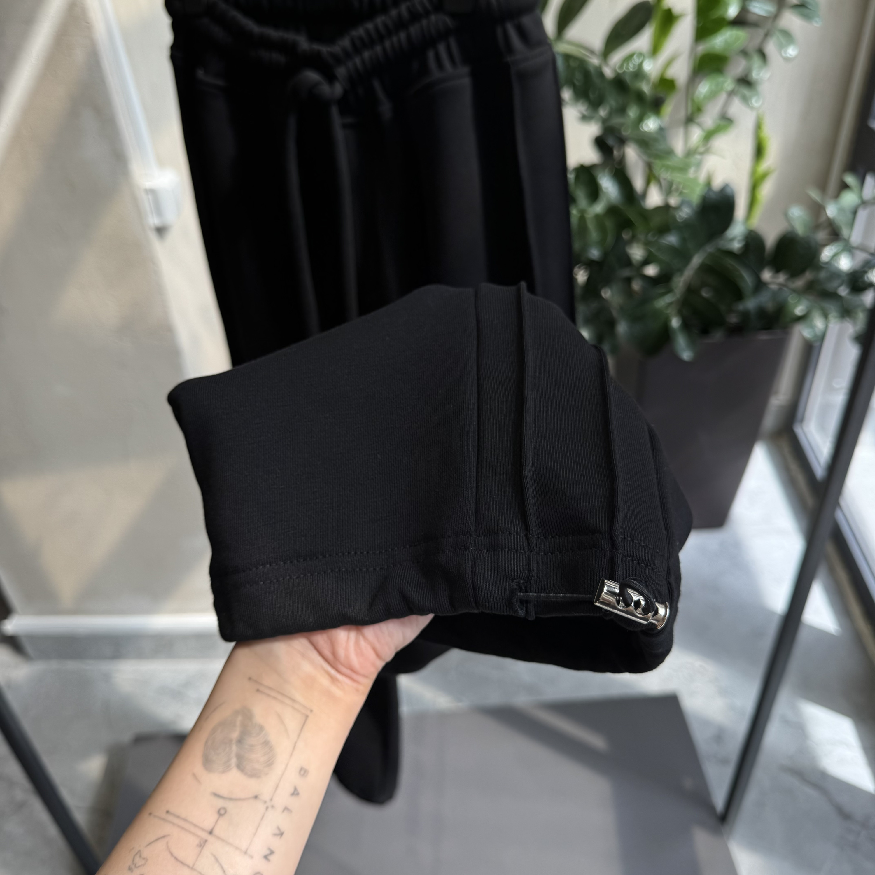 Black dune joggers