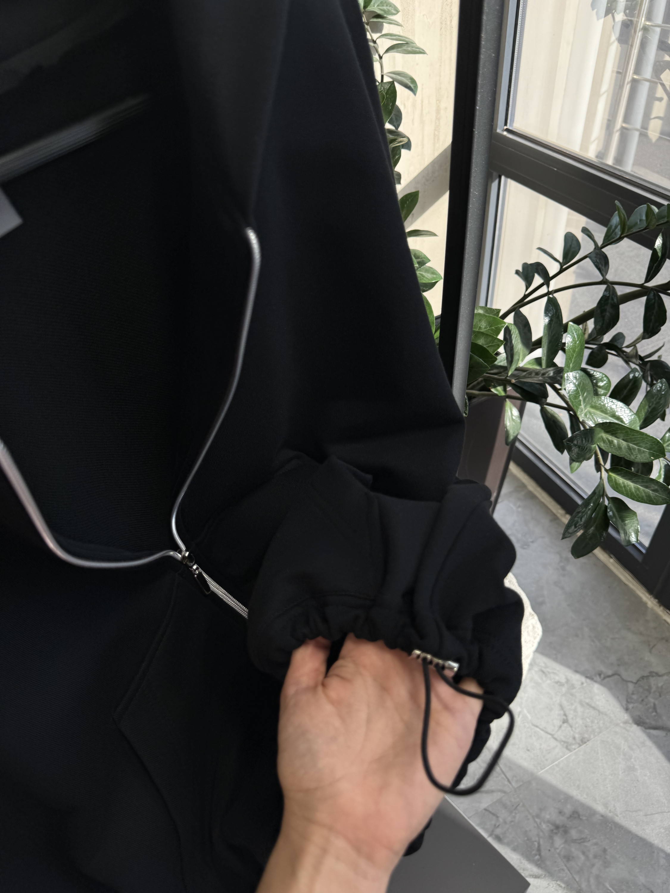 Demi-zip hoodie “black”